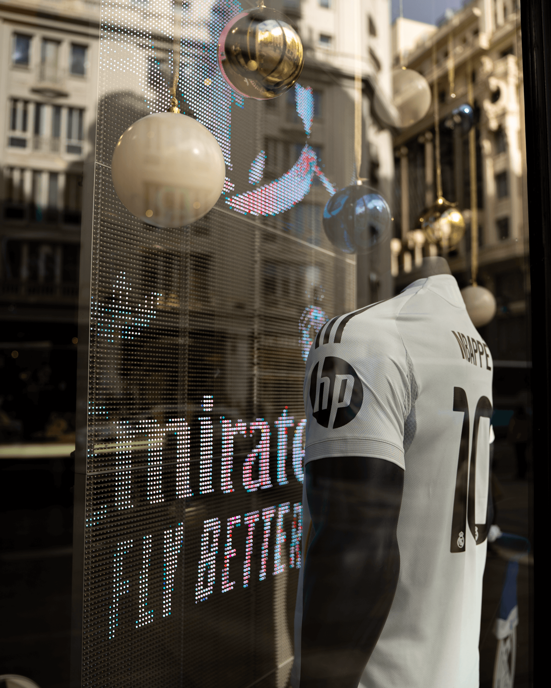 Tiendas del Real Madrid - Tienda Real Madrid 4-5-2.PNG